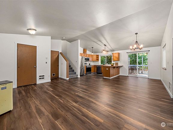 3rd image of 21748 N Clear Lake Boulevard SE