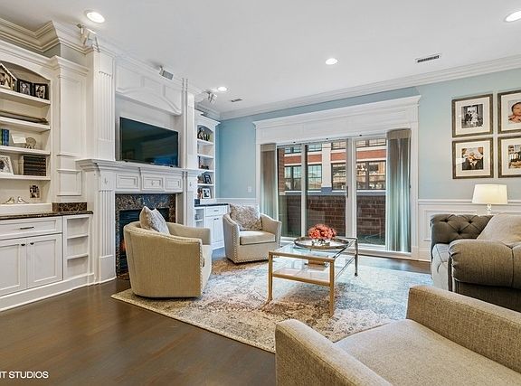 3rd image of 2540 W Diversey Ave APT 201