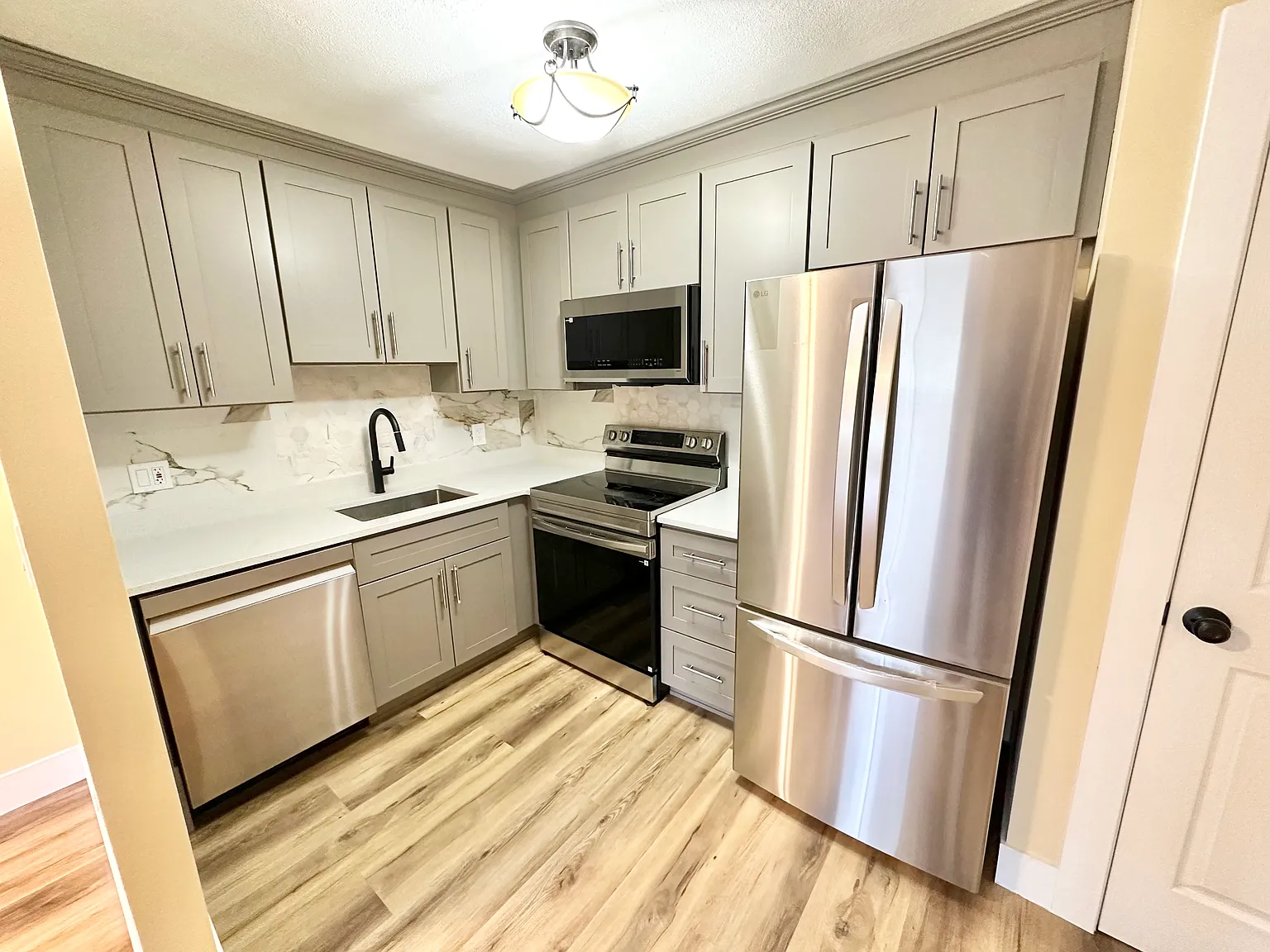 2 bed, 800 sqft, $2,900 — Photo 4