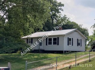 9 Homestead Rd, Candler, NC 28715