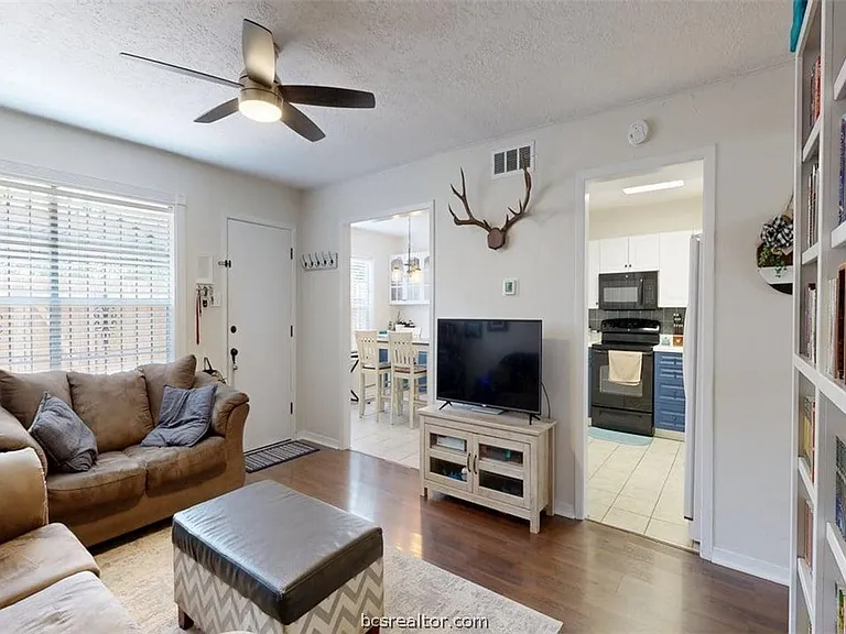 3808 Plainsman Ln — Photo 4