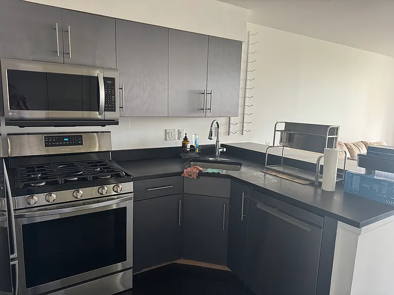 25 Forest St #8E — Photo 2