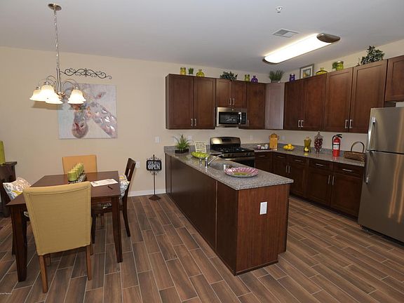 5th image of 625 Atterbury Ct E