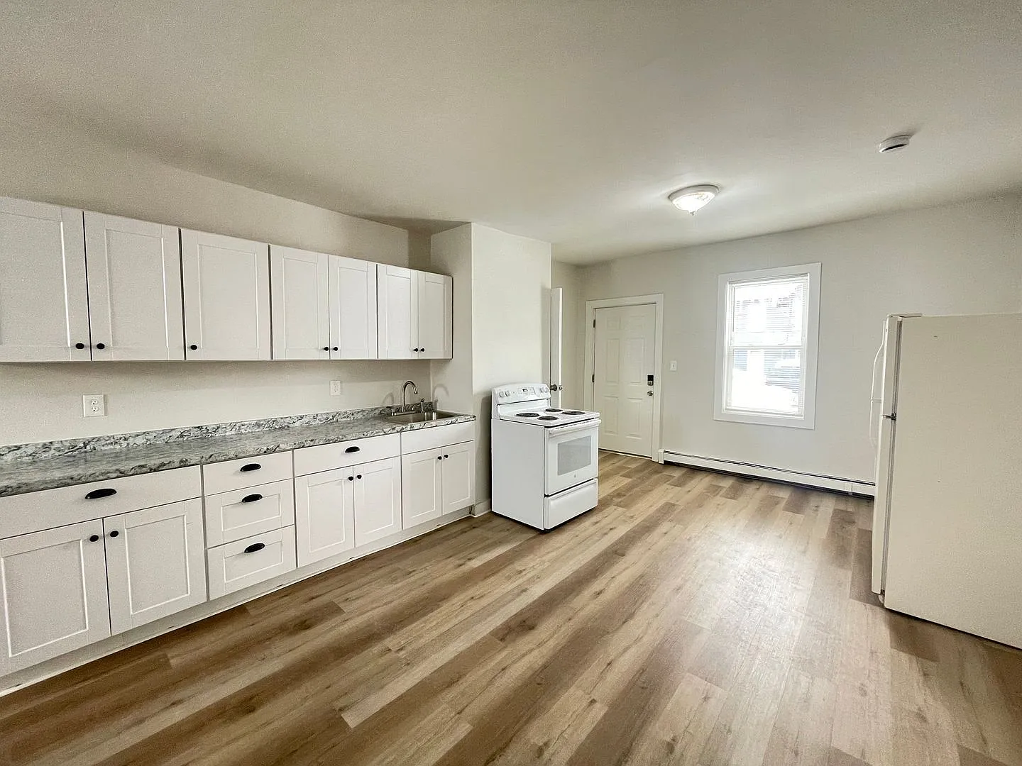 2 bed, 1.0 bath, 765 sqft, $1,695 — Photo 3