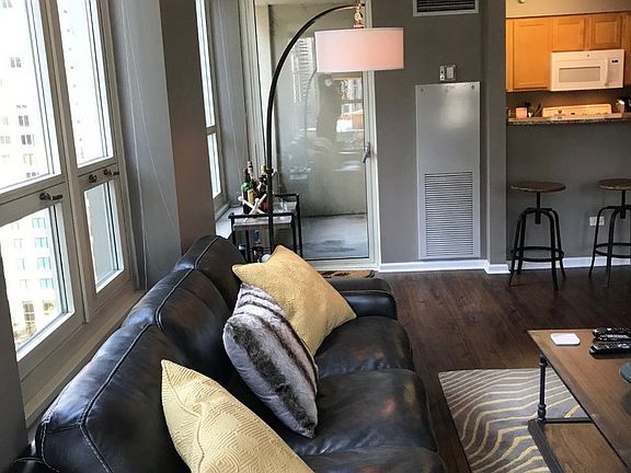 5th image of 345 N La Salle Dr #1208