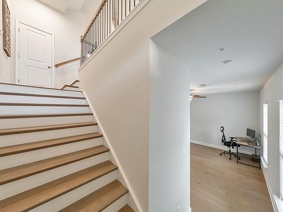 3rd image of 309 Hudson Way