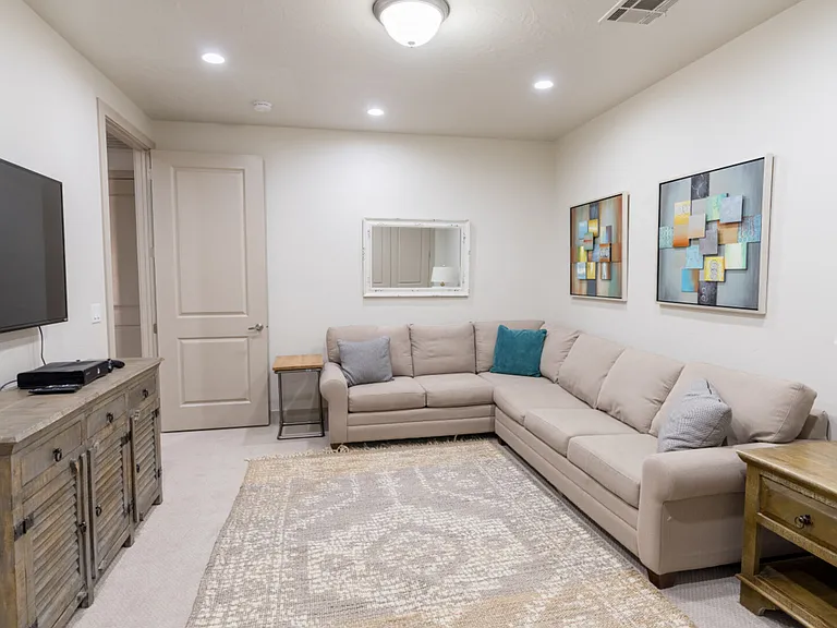 E Bay Hill Dr — Photo 35