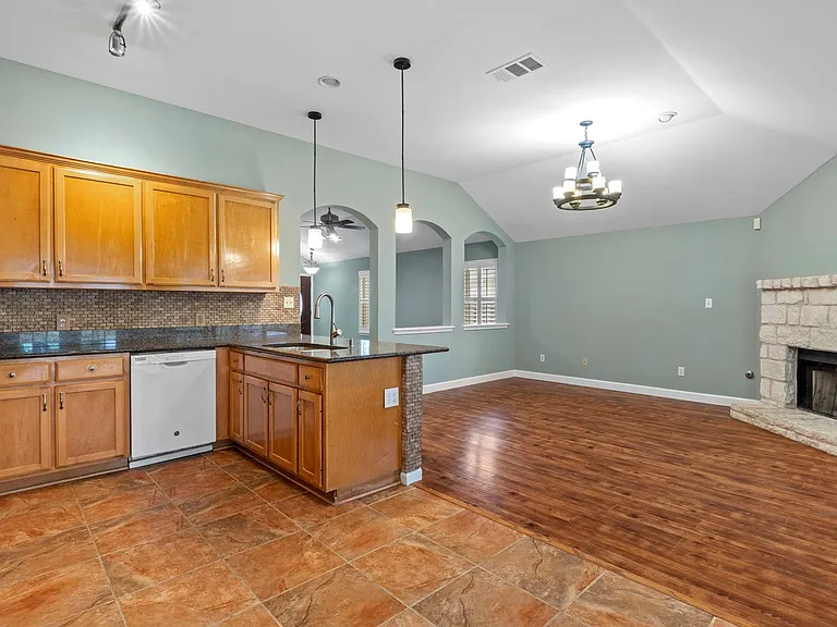 1310 Brighton Bend Ln — Photo 12