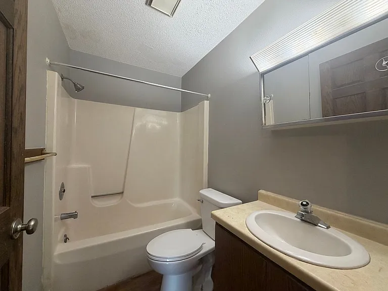 1114 Imperial Cir — Photo 10