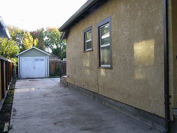4th image of 422 E Monterey Ave