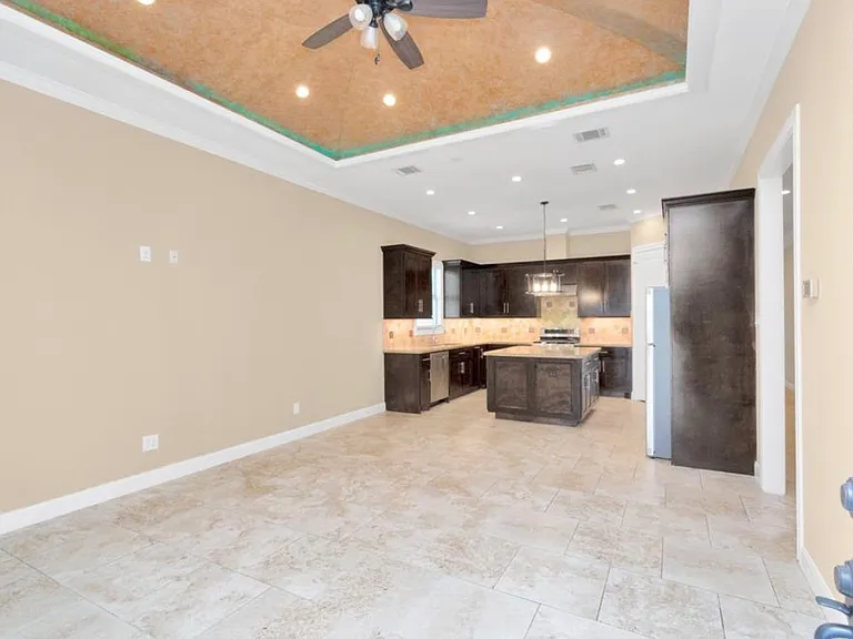 923 Doubletree Glen Dr — Photo 3