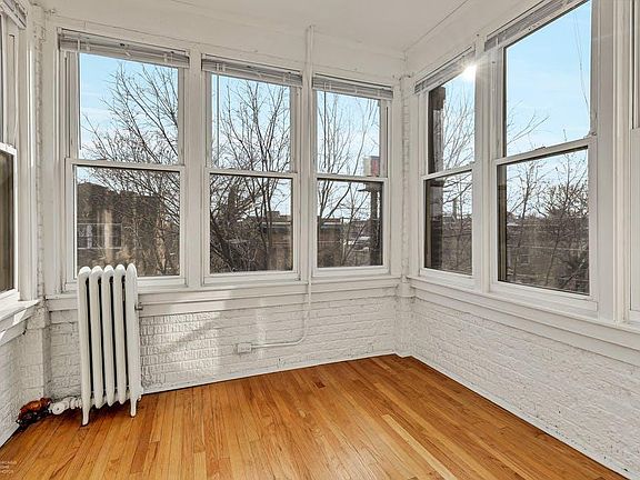 5th image of 1542 W Rosemont Ave #2w