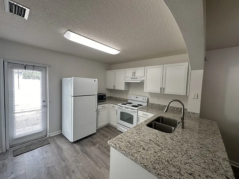 910 Luminary Cir — Photo 7