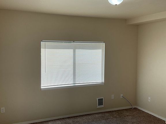 3rd image of 132 Elma Dr