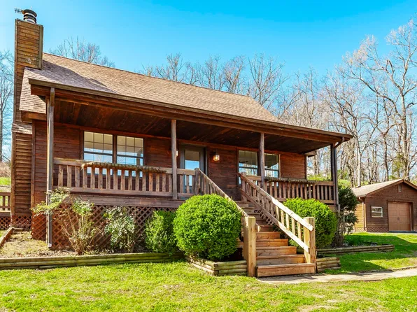 655 Cummings Ln, Cottontown, TN 37048