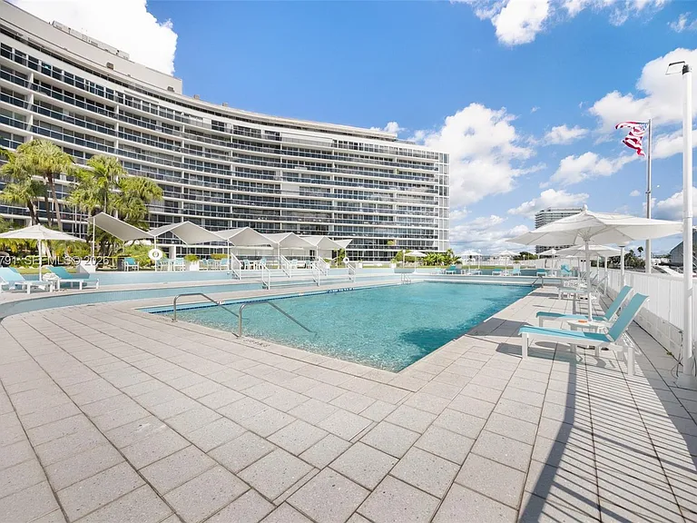 900 Bay Dr #1005 — Photo 30