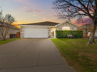 8113 E Summer Trail Dr, Fort Worth, TX 76137