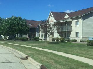 1238 Bear Pass APT 2, Mukwonago, WI 53149