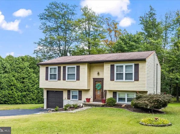 111 Saint George Dr, Dillsburg, PA 17019