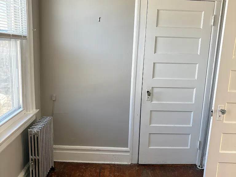 77-79 Franklin Ter #2 — Photo 11