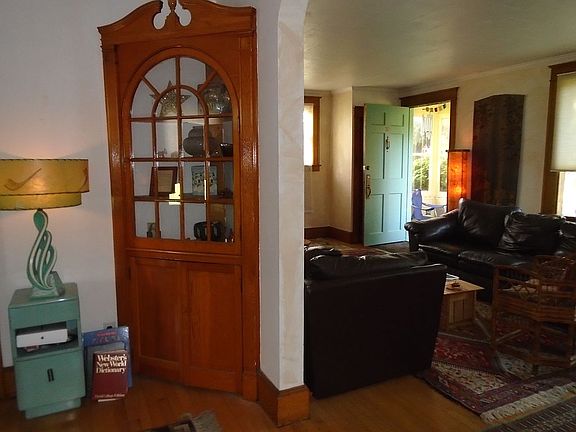 4th image of 39 Houghtaling Rd