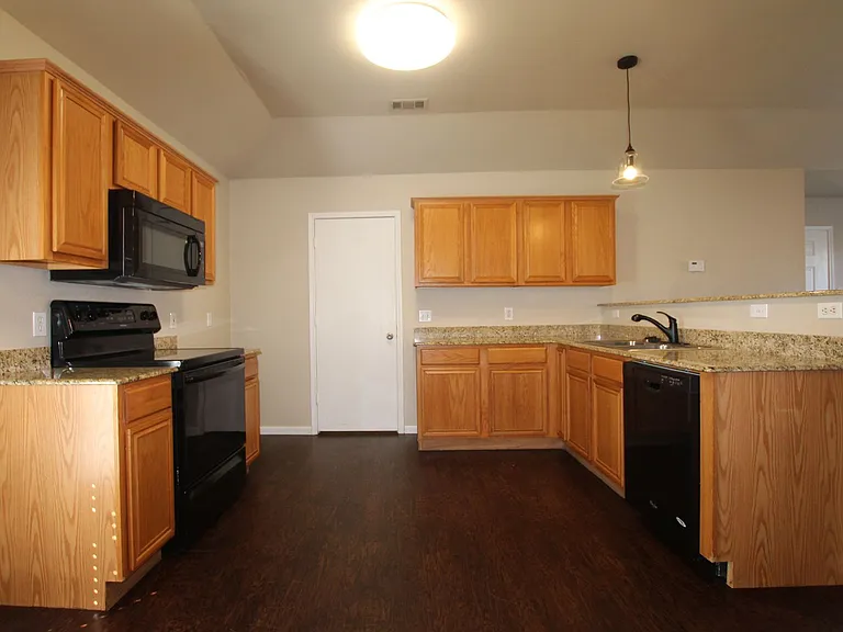 204 Willow Rd — Photo 5