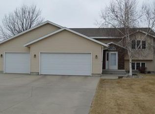 1732 S 5th St, Aberdeen, SD 57401