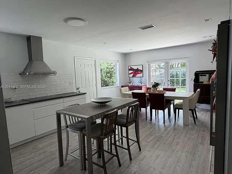 2401 SW 16th Ct — Photo 8