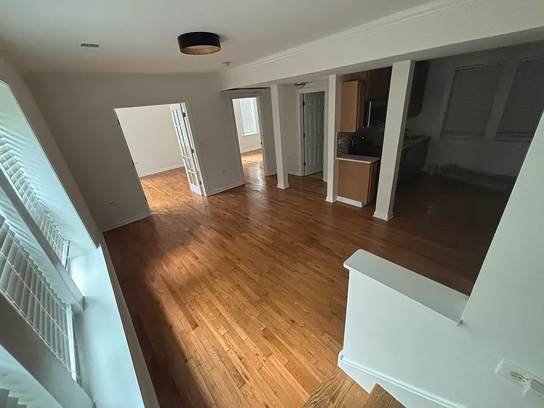 Entryway/front room