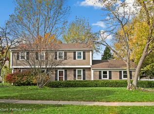 537 Warwick Dr, Naperville, IL 60565