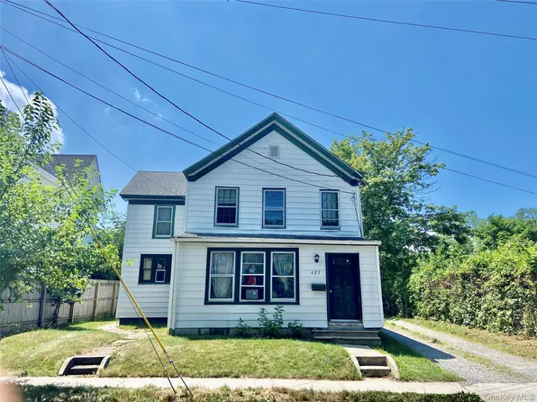 427 4th St, Greenport, NY 11944
