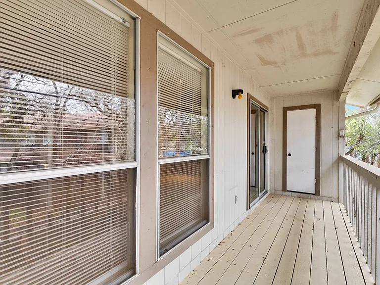 11900 Alpheus Ave #C — Photo 17