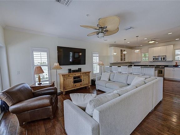 4th image of 26541 Hickory Blvd