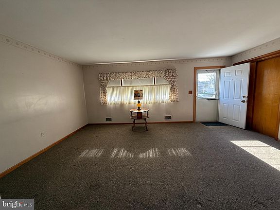5th image of 41 Goeke Dr