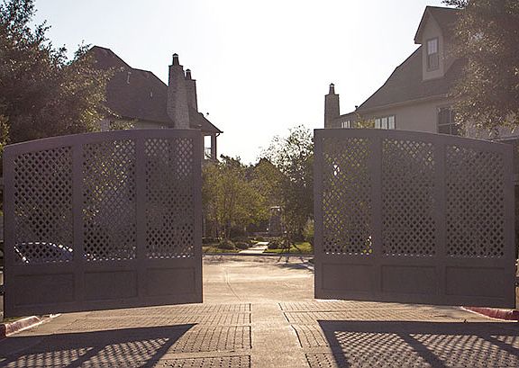 5th image of 2634 Provencial Ln