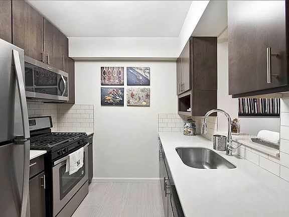 3rd image of 2763 Morris Ave #808