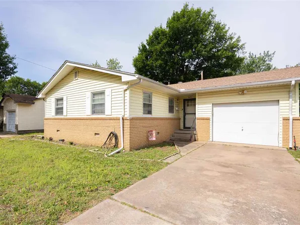 1612 Potomac Dr, Ponca City, OK 74601