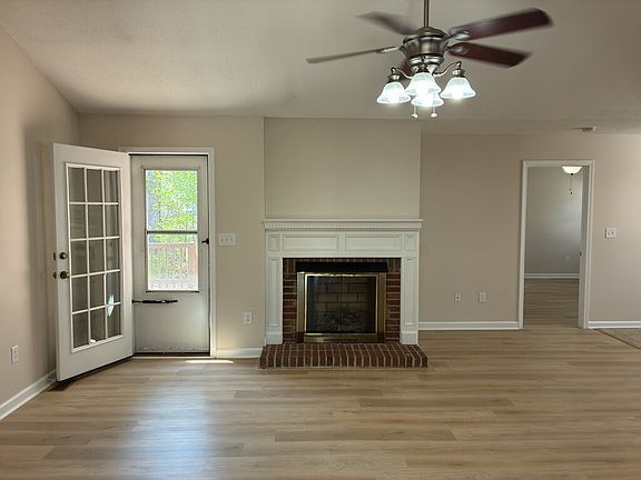 3rd image of 122 Woodbridge Ct