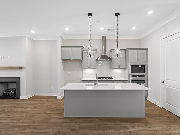 3rd image of 322 Buckwood Ln