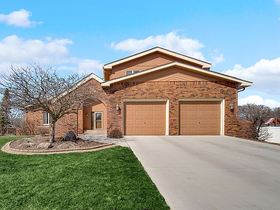 3rd image of 304 Saint Dunstan Dr