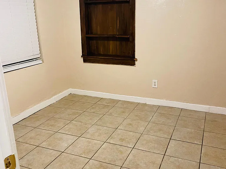 2245 Everett St — Photo 4