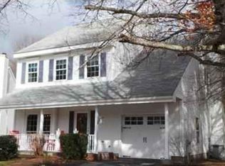 12 Rhodes Ln, Foxboro, MA 02035