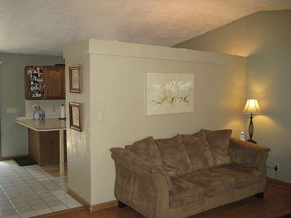 3rd image of 41 Woodbine Ln