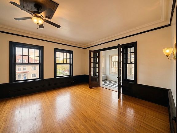 2nd image of 953 E Hyde Park Blvd Unit 3