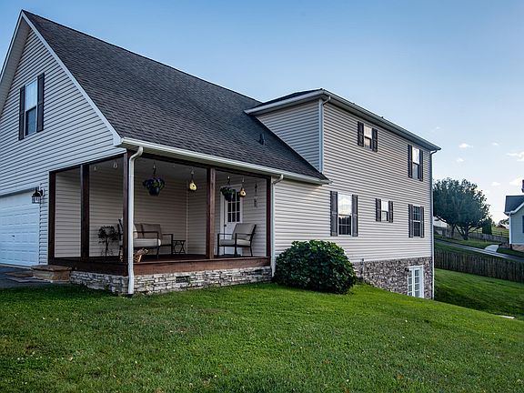3rd image of 1128 Rockwall Dr