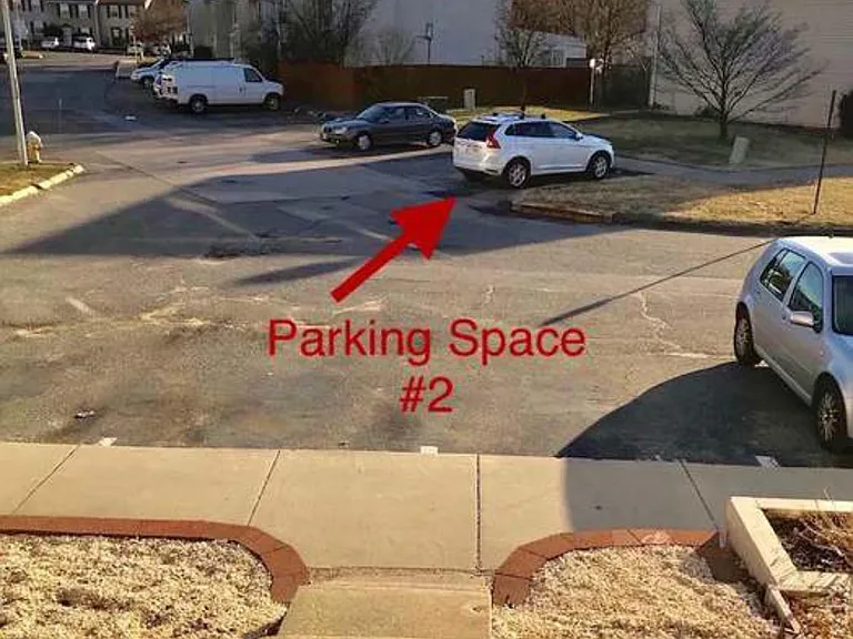 6435 Lacrosse Ln NE — Photo 2