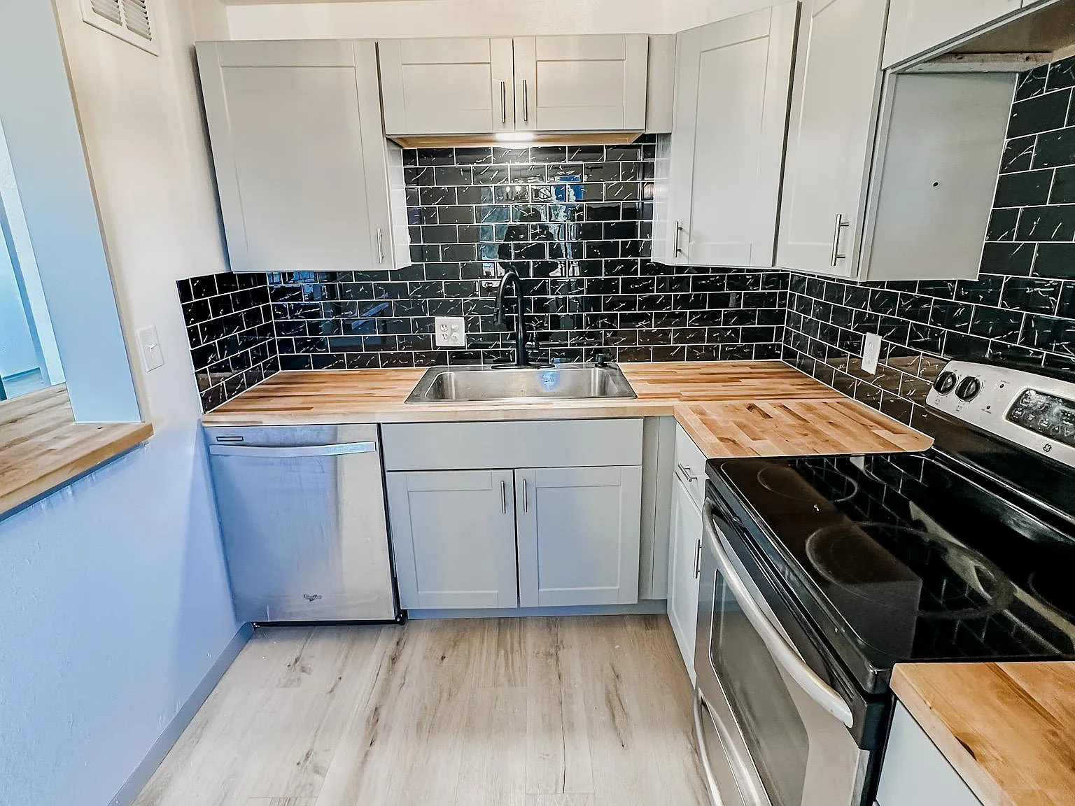 2 bed, 750 sqft, $1,400 — Photo 2