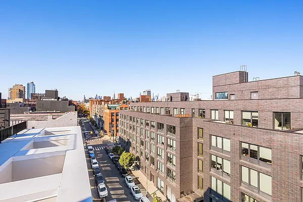 Sold by Compass | media 22