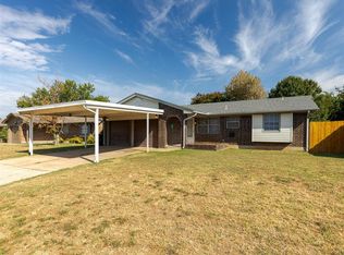 1005 SW 3rd St, Moore, OK 73160