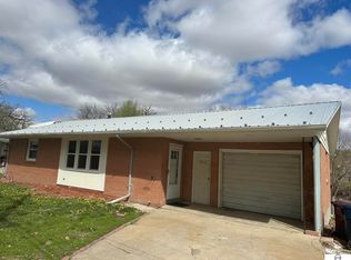 206 S Elm St, Weeping Water, NE 68463